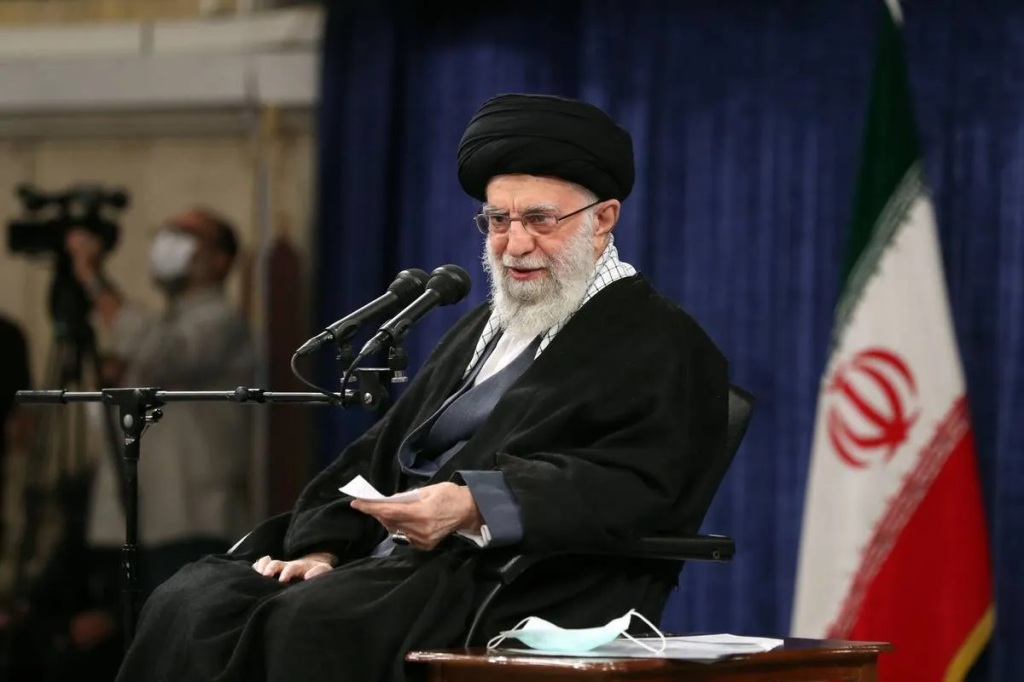 Il leader supremo dell'Iran definisce i manifestanti anti-regime "traditori"